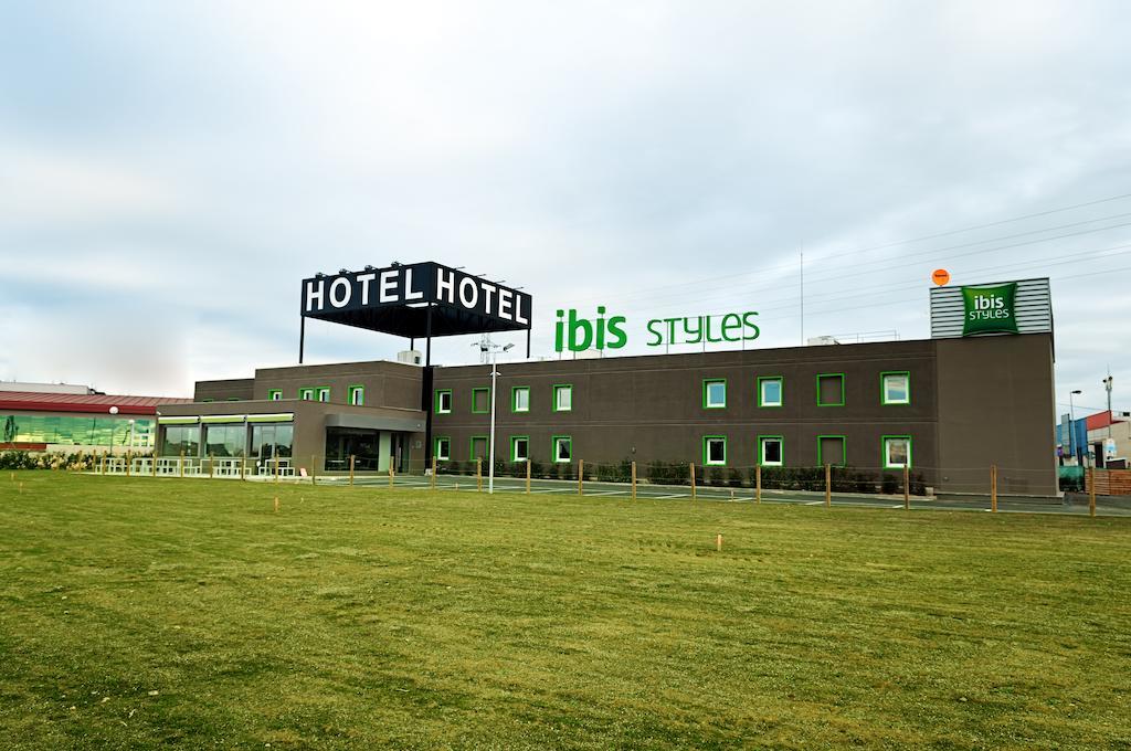 Hotel Ibis Styles Lleida Torrefarrera Exterior foto